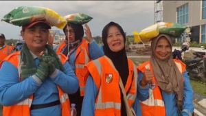 1.991 Petugas Kebersihan Pekanbaru Terima Bantuan Paket Sembako