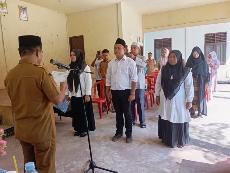 Tiga Perangkat Baru Dilantik, Pemdes Rambah Tengah Barat Perkuat Pelayanan dan Tata Kelola Desa