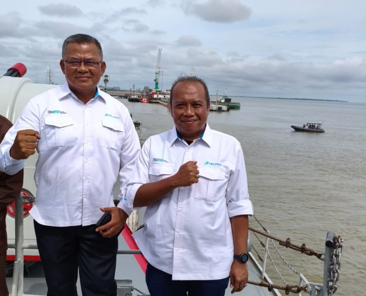 Peringati Hari Pahlawan, Pelindo Dumai Kenang Jasa Pahlawan Lewat Upacara Tabur Bunga di Laut