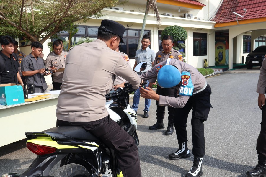 Kapolres Pelalawan Pastikan Armada Prima, Cek Langsung Kendaraan Dinas dan HT