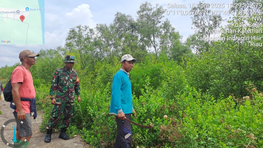 Babinsa Koramil 06/Kateman Laksanakan Patroli dan Sosialisasi Karhutla di Desa Kuala Selat