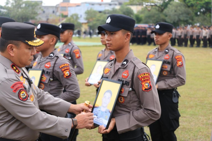 Polda Riau Tegas, 12 Personel Bermasalah Dipecat Tidak Hormat