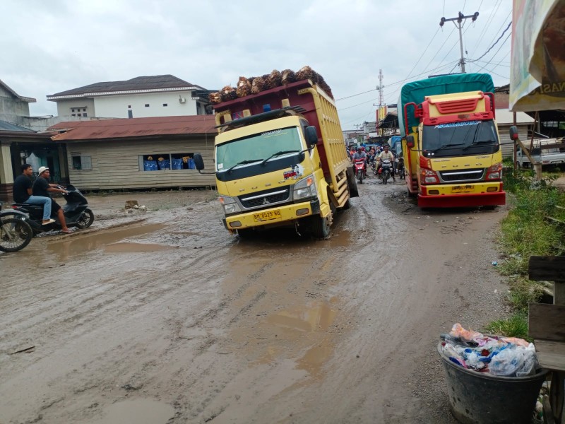 Bertahun Rusak, Akses Jalan Kubu dan Kubu Babussalam Jadi Keluhan Masyarakat