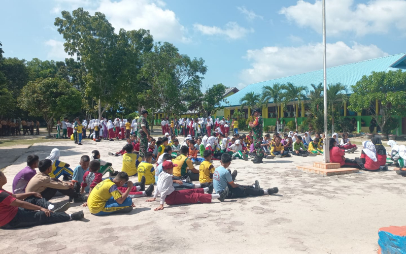 Bagian dari Masa Pengenalan Lingkungan Sekolah, ini yang Dilakukan Babinsa Koramil 02