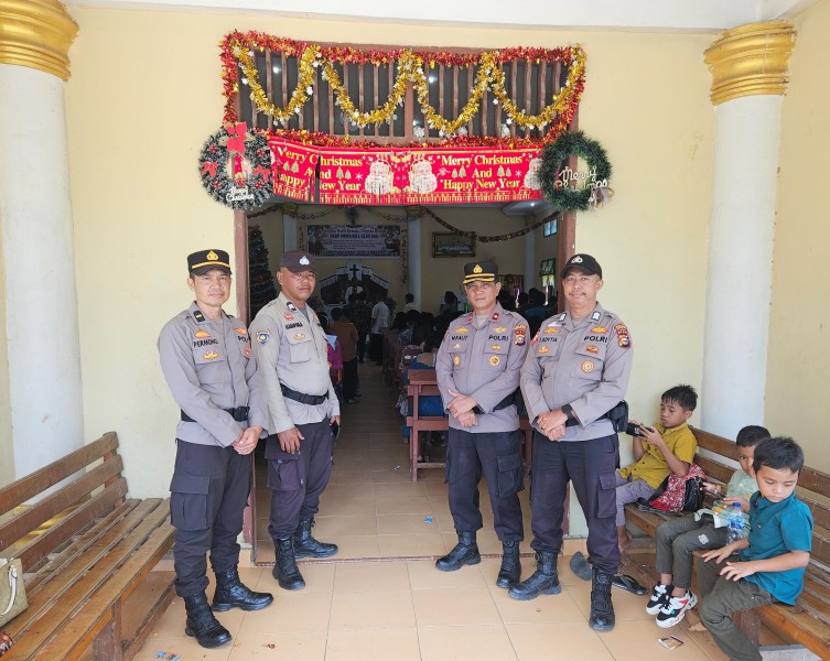 Polsek Kemuning Laksanakan Pengamanan Natal 2025 di Gereja HKBP Imanuel