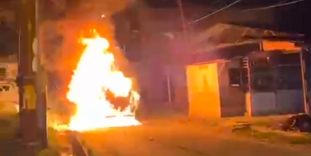 Warga Panik, Mobil Terbakar dan Sempat Terdengar Tiga Kali Ledakan