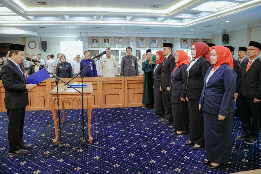 Sekdaprov Marindo Kurniawan Lantik dan Mengambil Sumpah Jabatan 15 Pejabat Administrator di Lingkungan Pemprov Lampung