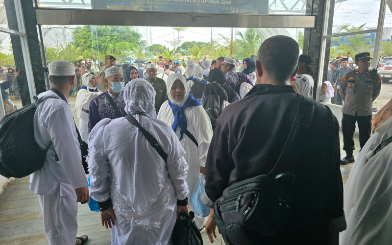 Pelindo Regional I Dumai Turut Menyambut Kepulangan 270 Jamaah Haji Asal Kota Dumai