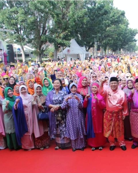 Tari Zapin Massal Pecahkan Rekor MURI, Bupati Inhil Hadiri Ajang Pelestarian Budaya Melayu di Pekanbaru