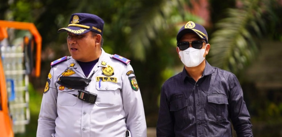 Dilintasi Kendaraan Overload, Jembatan Darurat di Sinambek Kuansing Nyaris Ambruk