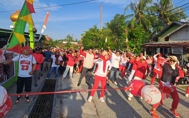 Johannes MP Tetelepta Hadiri Jalan Sehat HUT RI ke-80 di RT 01 Bumi Ayu