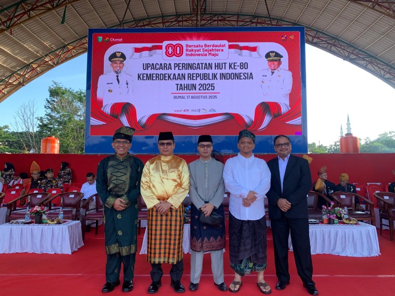 Pelindo Dumai Turut Serta dalam Upacara Penarikan dan Penurunan Bendera Bersama Pemko Dumai