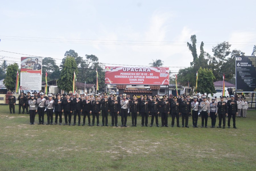 Polres Kampar Gelar Upacara Pengibaran Bendera Merah Putih Penuh Khidmat di HUT RI ke-80