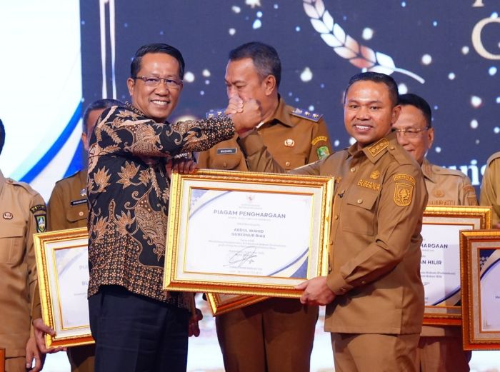 Pemprov Riau Terima Penghargaan dari Menteri Hukum, Bukti Komitmen Perluas Akses Keadilan