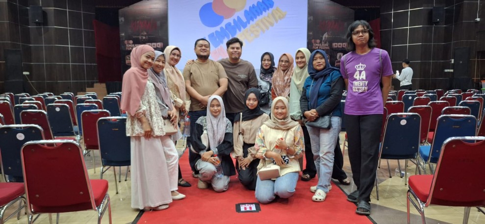 Nobar Film Kuyank Diserbu Warga Tembilahan, Sutradara Johansyah Puji Bioskop Dadakan TFF