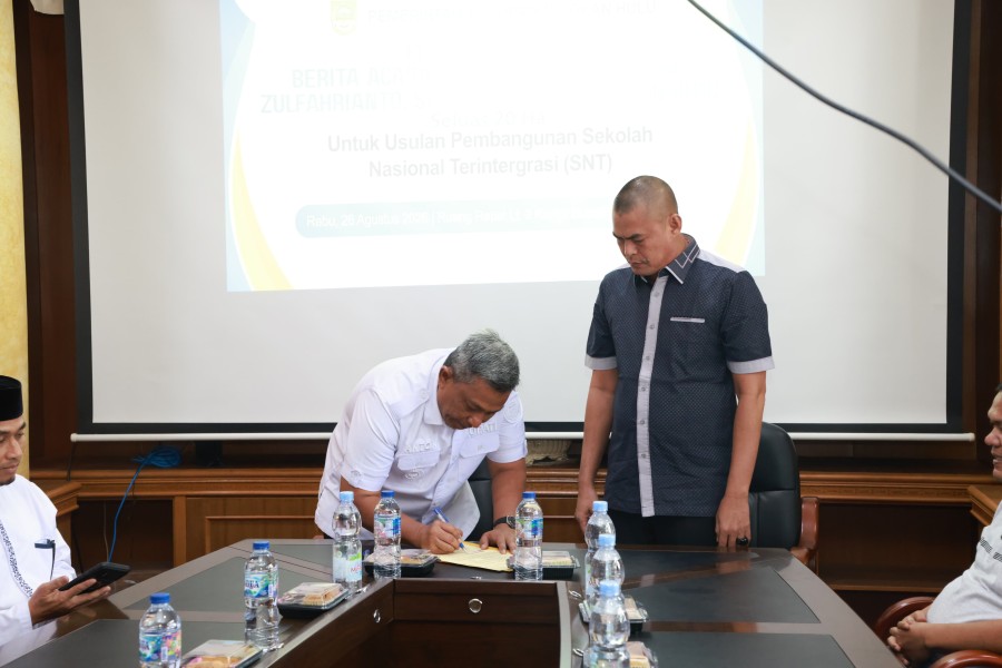 Kepala Desa Sontang Zulfahrianto SE Serahkan Surat Hibah Tanah untuk Pembangunan Sekolah Terintegrasi