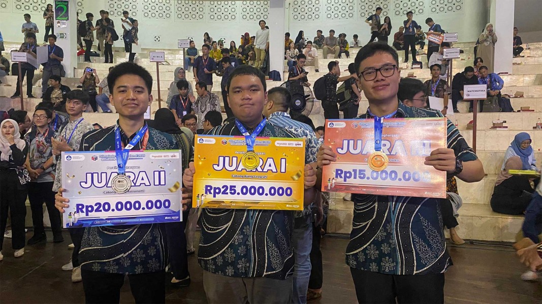 Riau Bangga! Tiga Bintang Sains MAN 1 Pekanbaru Sabet Tiga Medali OSN Nasional