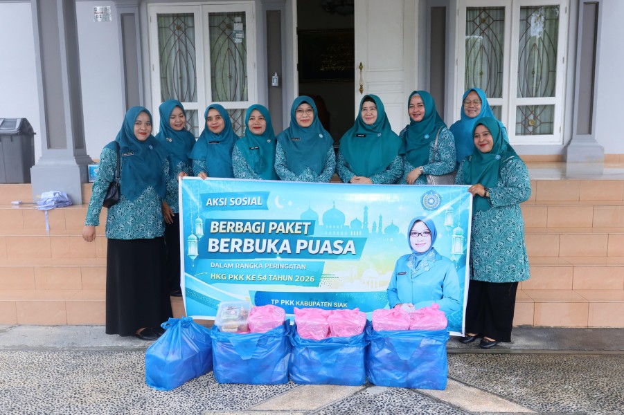TP PKK Kabupaten Siak Bagikan Paket Berbuka Untuk Lansia dan Duafa