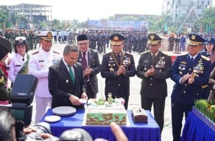 Gubernur Riau Abdul Wahid Apresiasi 8 Dekade Pengabdian TNI dalam Menjaga NKRI