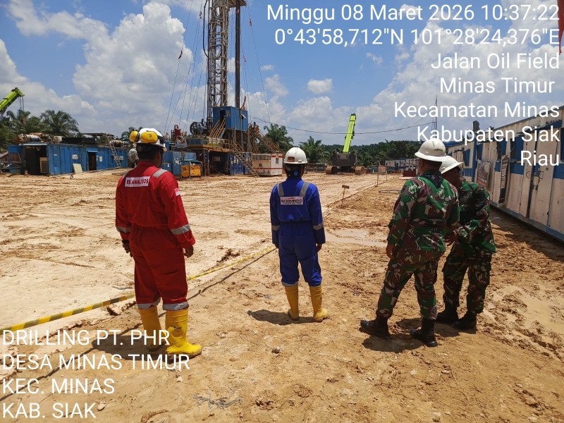 Sertu Joko Purnomo dan Serda Haris Sandya Pratama Laksanakan Patroli di Lokasi Pengeboran Minas Timur