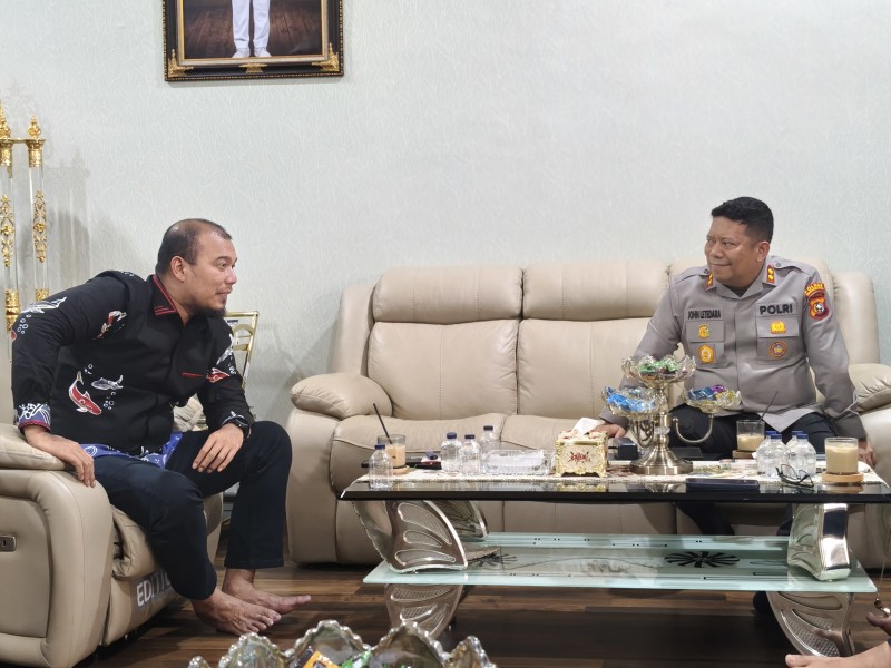Jalin Silaturahmi, Kapolres Inhu Kunjungi Bupati Ade Agus Hartanto