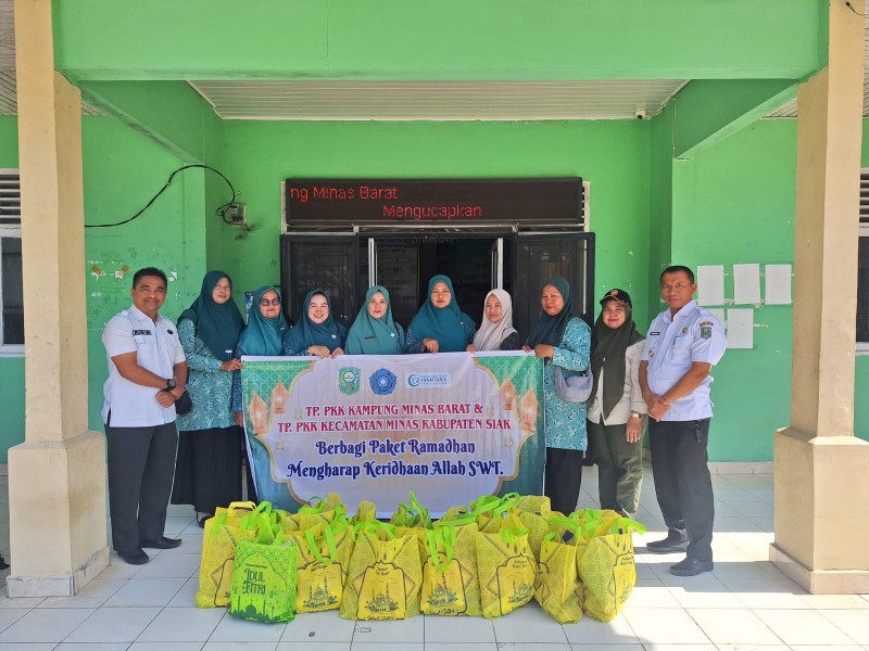 TP PKK Kampung Minas Barat & TP Kecamatan Serta RS Islam Ibnu Sina Salurkan 20 Paket Sembako Untuk Janda di Minas Barat