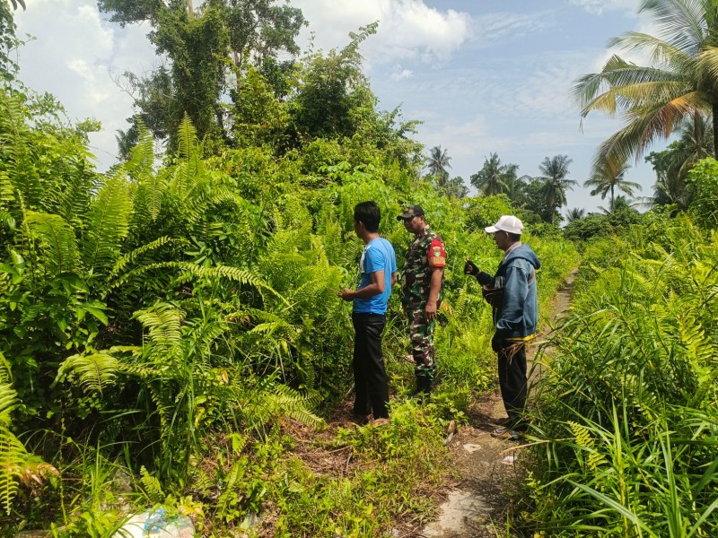 Koptu Al Alim Patroli Tapal Batas untuk Cegah Karhutla di Desa Makmur Jaya