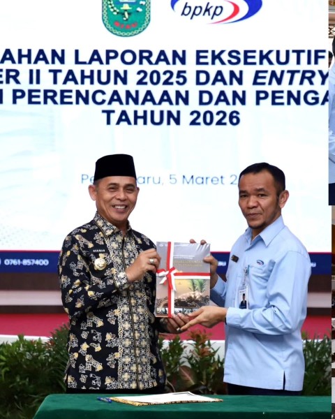 Bupati Inhil Terima Penyerahan Laporan Eksekutif Daerah Semester II 2025 dan Entry Meeting Evaluasi Perencanaan 2026