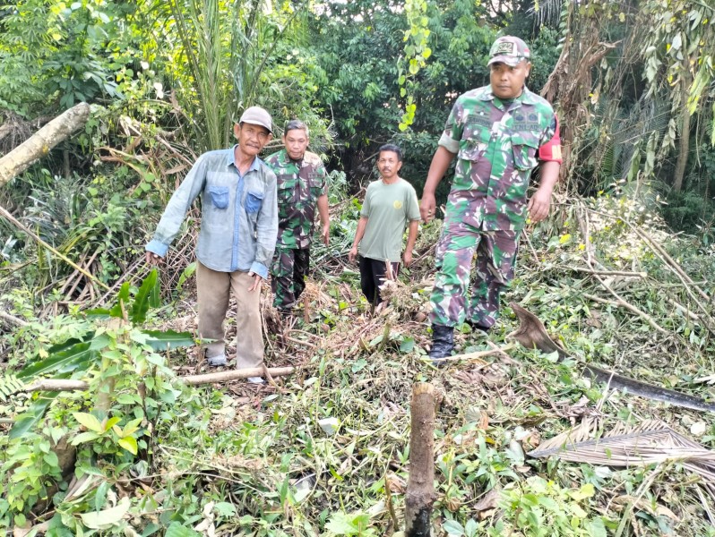 Babinsa Koramil 04/Perawang Gencar Laksanakan Patroli Karhutla di Kelurahan Perawang