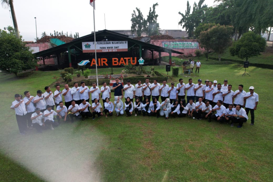 SEVP 2  PTPN IV Regional II  Pimpin Upacara  di Kebun Air Batu