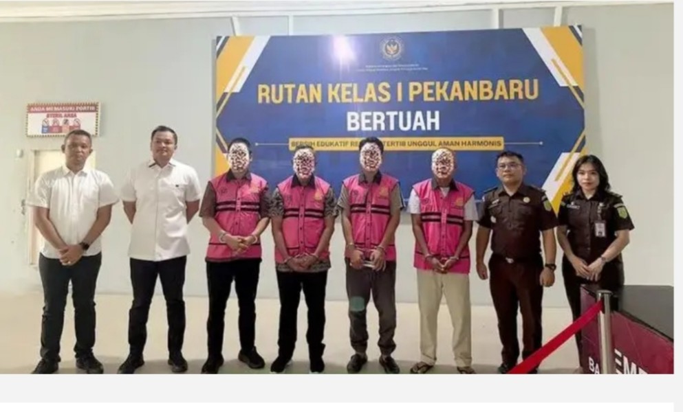 Empat Tersangka Korupsi Proyek Gedung Politeknik KP Dumai Diserahkan ke Kejari