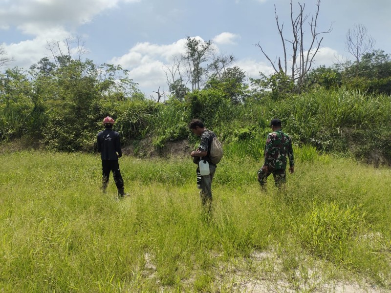 Gencar Patroli, Babinsa Koramil 03/Minas Pastikan Wilayah Minas Timur Bebas Karhutla