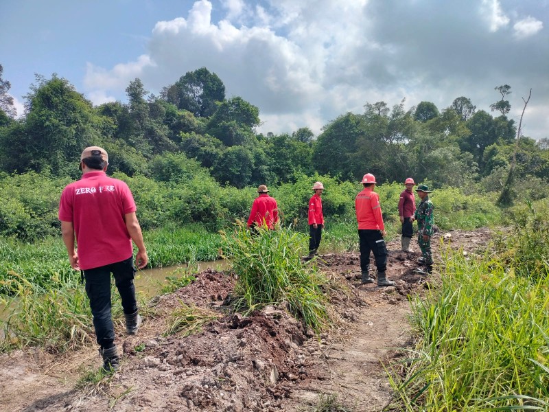 Babinsa Sertu Joko P Laksanakan Patroli Karhutla di Kampung Tasik Betung, Sungai Mandau