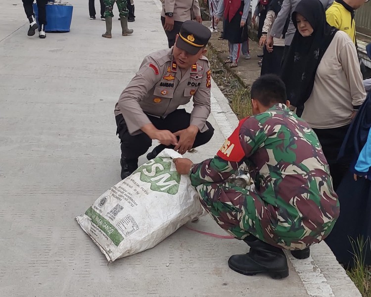 Kapolsek Sungai Batang Ajak Warga Perangi Sampah Plastik
