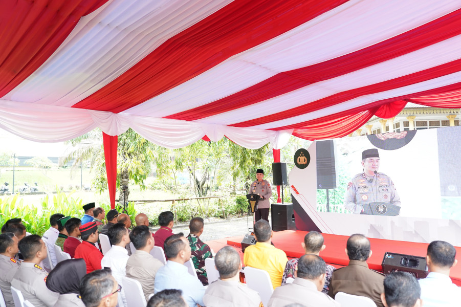 Polda Riau Serahkan 2.250 Paket Bantuan Sosial kepada Mahasiswa