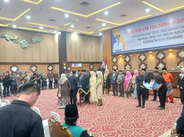 Walikota Pekanbaru Resmi Melantik Puluhan Pejabat Eselon II, Simak Nama-namanya!