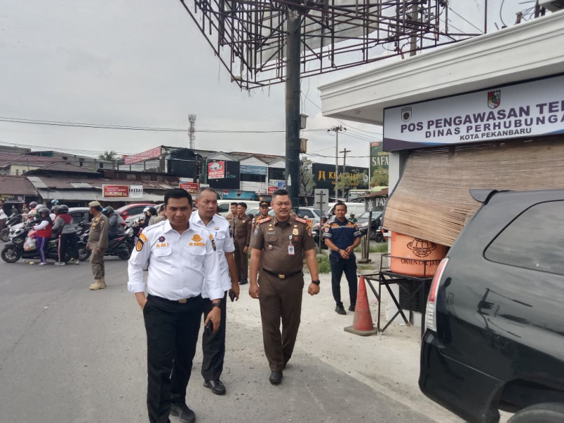 Awasi Truk Masuk Kota, Plh Sekdako Pekanbaru Tinjau Pos Terpadu Simpang Panam