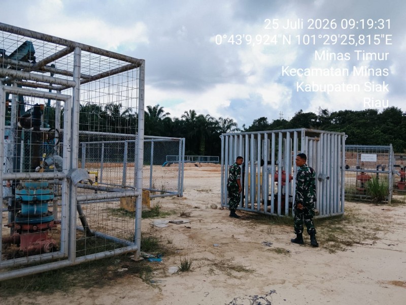 Babinsa Mayus Maruli dan Koptu Salomo Sembiring Patroli Penguatan Binter SKK Migas PT PHR, Situasi Minas Field Aman dan Kondusif