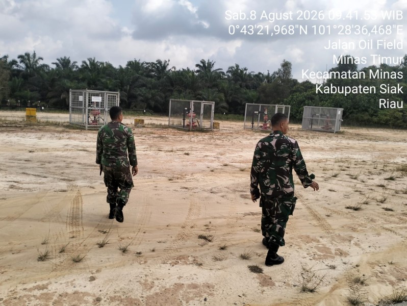 Serda Mayus Maruli dan Koptu Salomo Sembiring Patroli Penguatan Binter SKK Migas di Wilayah Minas