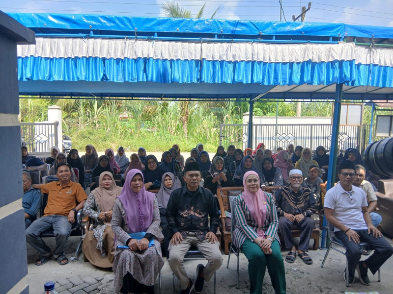 Reses DPRD Riau Hj. Adrias di Simpang Kubu: Warga Usul Menara Masjid & Pengaspalan Jalan