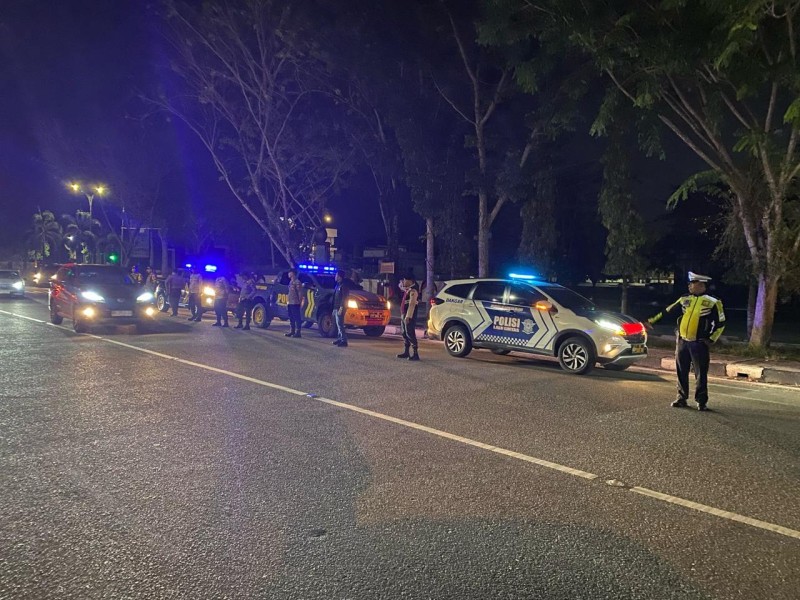 Pastikan Kamtibmas di Kota Bangkinang, Kasat Intelkam dan Kaniti Tipikor Turun Gelar Patroli Blue Light