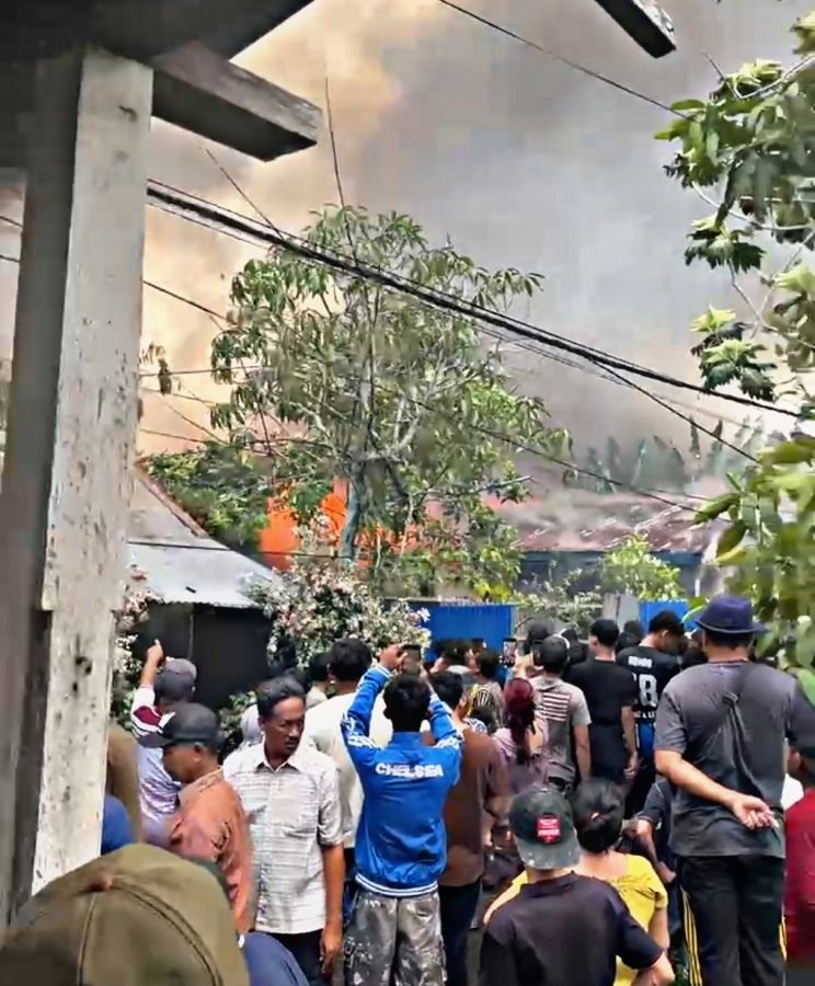 Pemukiman Warga di Pulau Kijang Inhil Terbakar Hebat