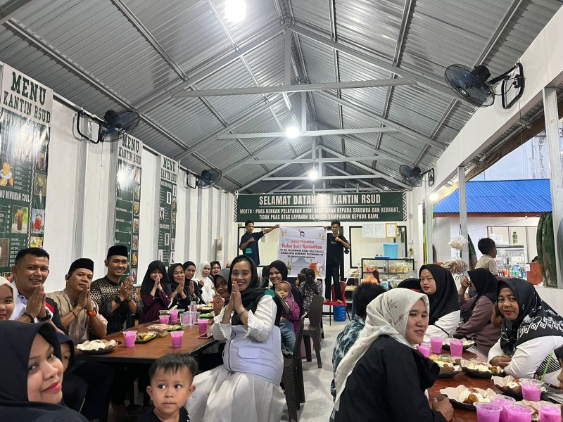 Ramadhan Penuh Berkah, PSI Inhil Tebar 500 Takjil Gratis dan Santuni Anak Yatim