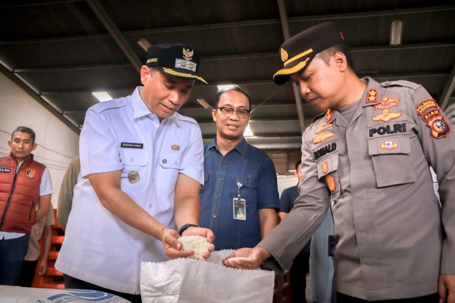 Datangi Gudang Bulog dan Pasar Cikpuan, Wawako Pekanbaru Harap Tak Ada Lonjakan Harga