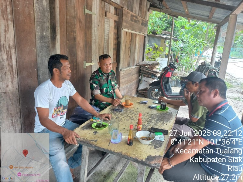 Babinsa Koramil 04/Perawang Gelar Komsos di Kampung Maredan, Ajak Warga Peduli Kesehatan dan Kebersihan Lingkungan