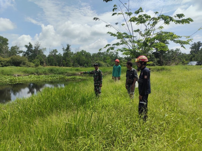 Babinsa Serda Heppy Setyawan Pimpin Patroli Cegah Karhutla di Wilayah Koramil 03/Minas