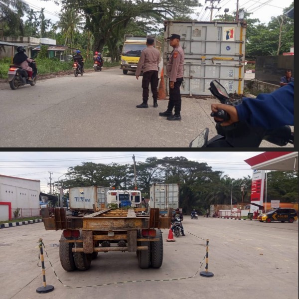 Kontainer Terlepas dan Terguling di Depan SPBU Lubuk Gaung, Sebabkan Kemacetan Panjang
