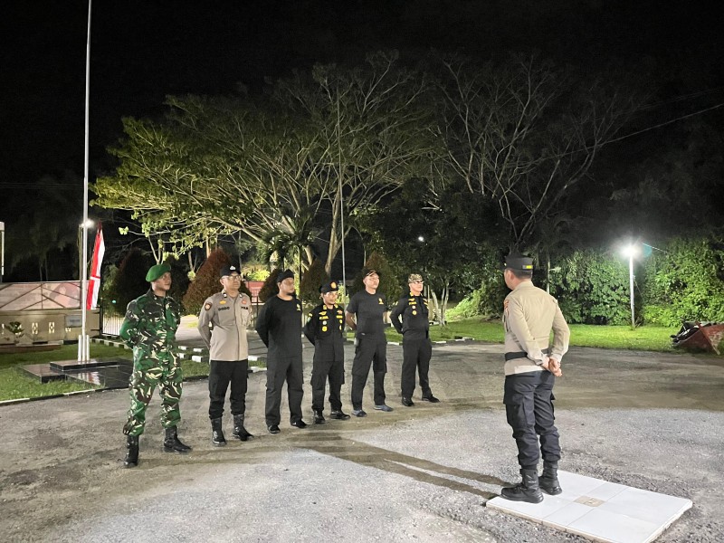 Ciptakan Situasi Kondusif, Kapolsek Sungai Apit Pimpin Patroli Bersama TNI, Polri, dan Masyarakat