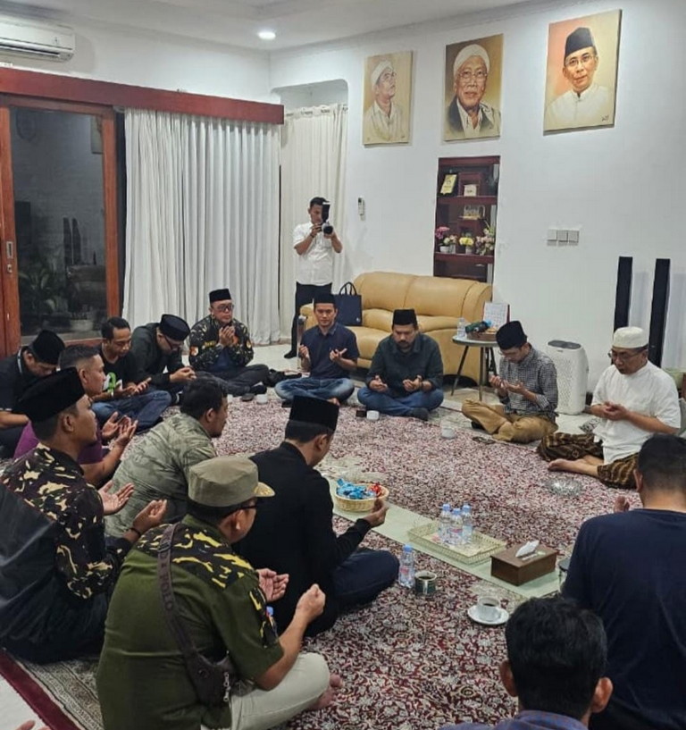 Tayangan TV Lecehkan Ponpes, Kader Muda NU se-Indonesia Geruduk Kediaman Gus Yahya