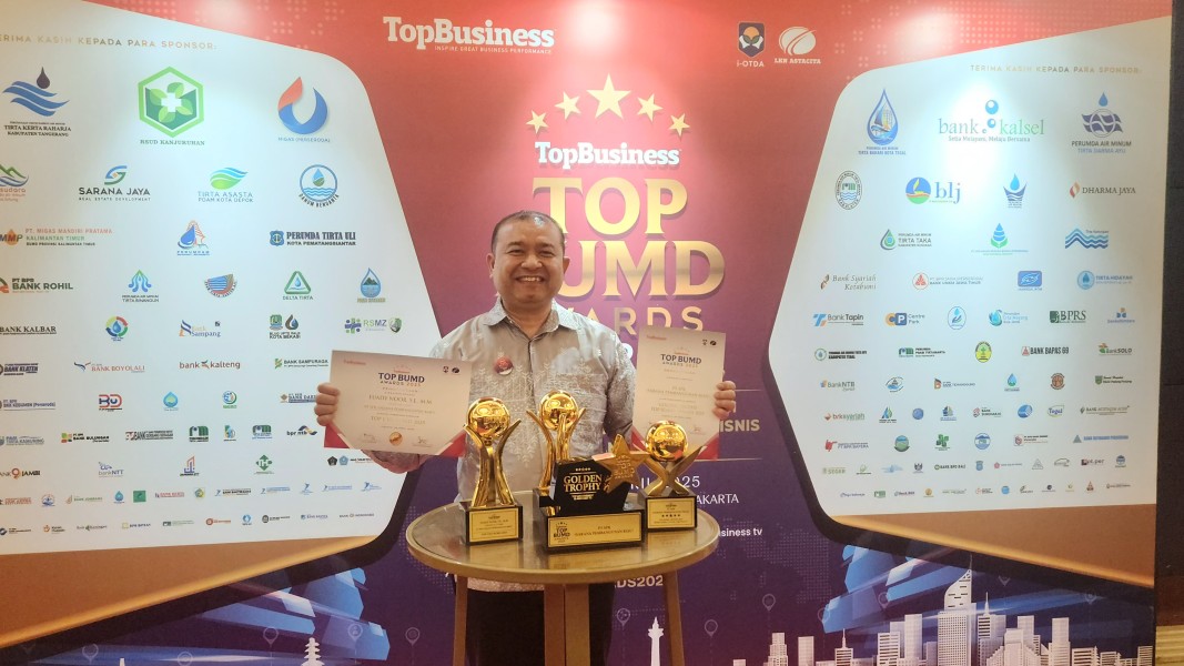 Fuady Noor Direktur PT SPR Raih Golden Trophy BUMD Award dan Top Ceo BUMD Award 2025